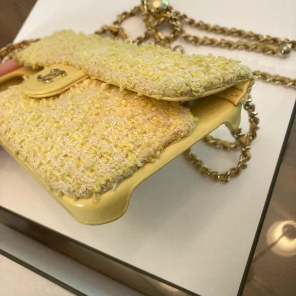 💖 Chanel Tweed iPhone 12 holder with flap card holder and chain - Picture 9 of 12